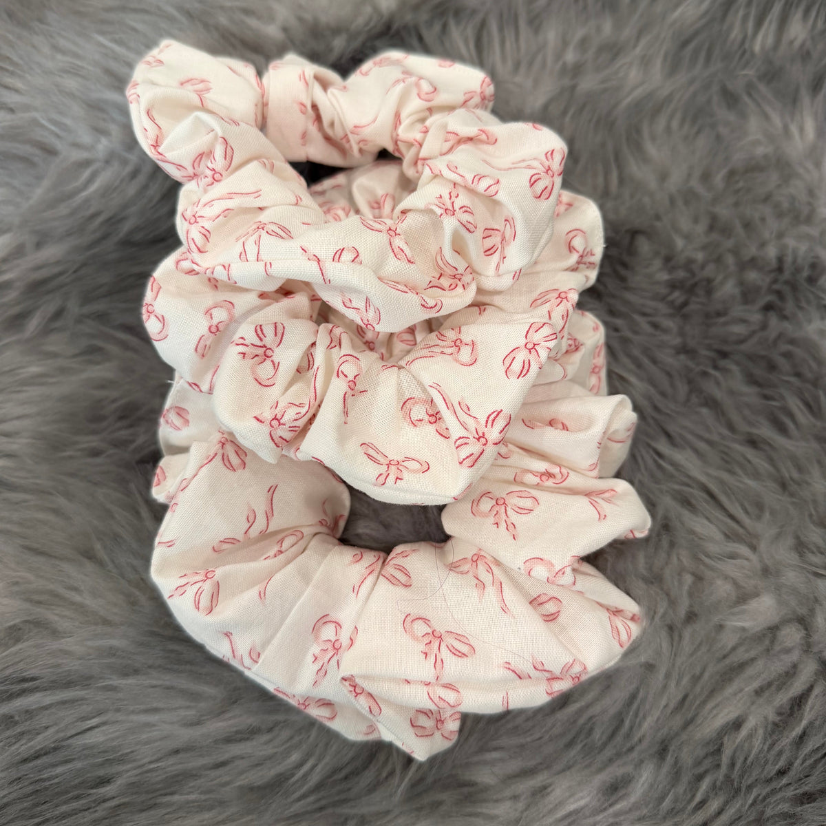 Coqueta Pink Bow - Scrunchie Large