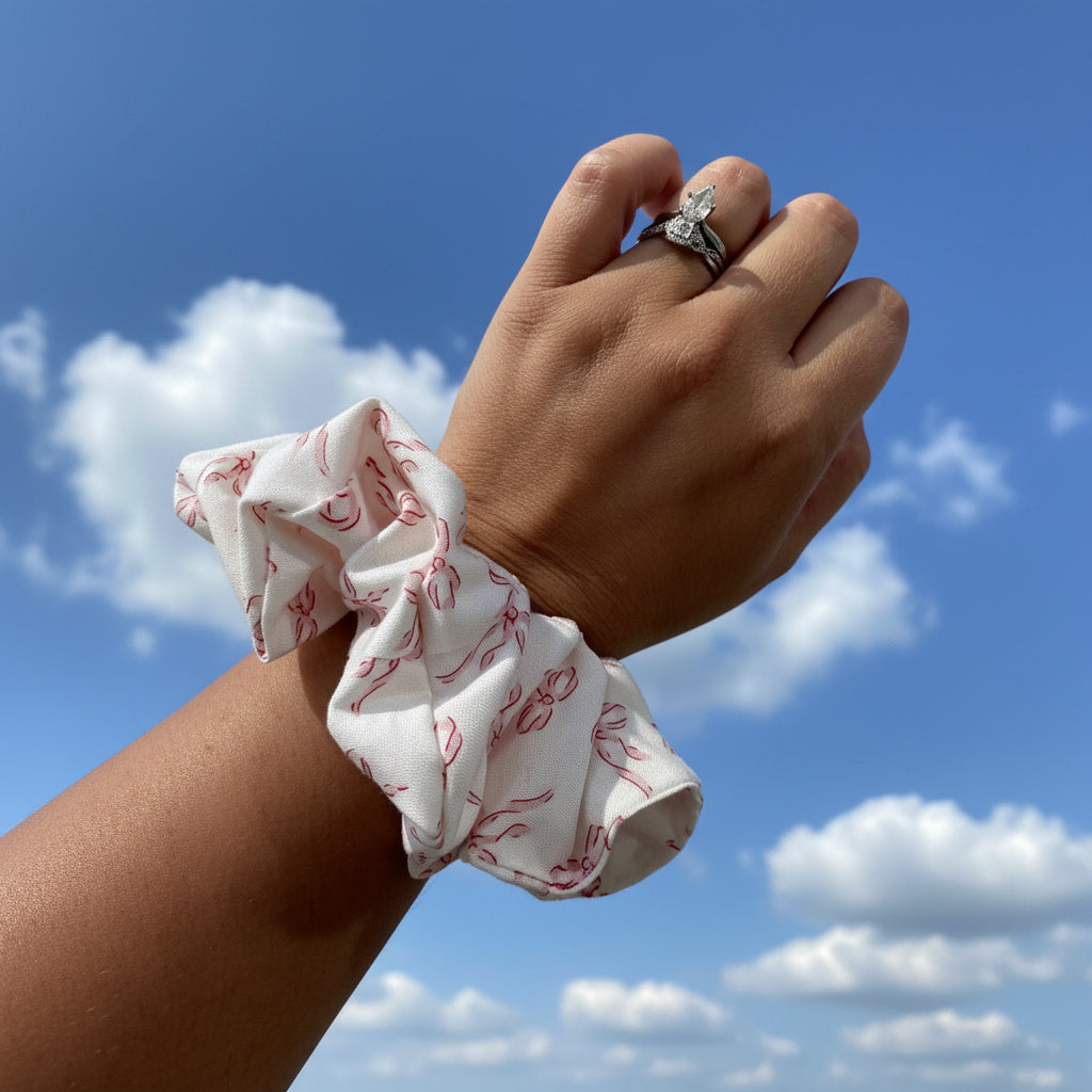 Coqueta Pink Bow - Scrunchie Large