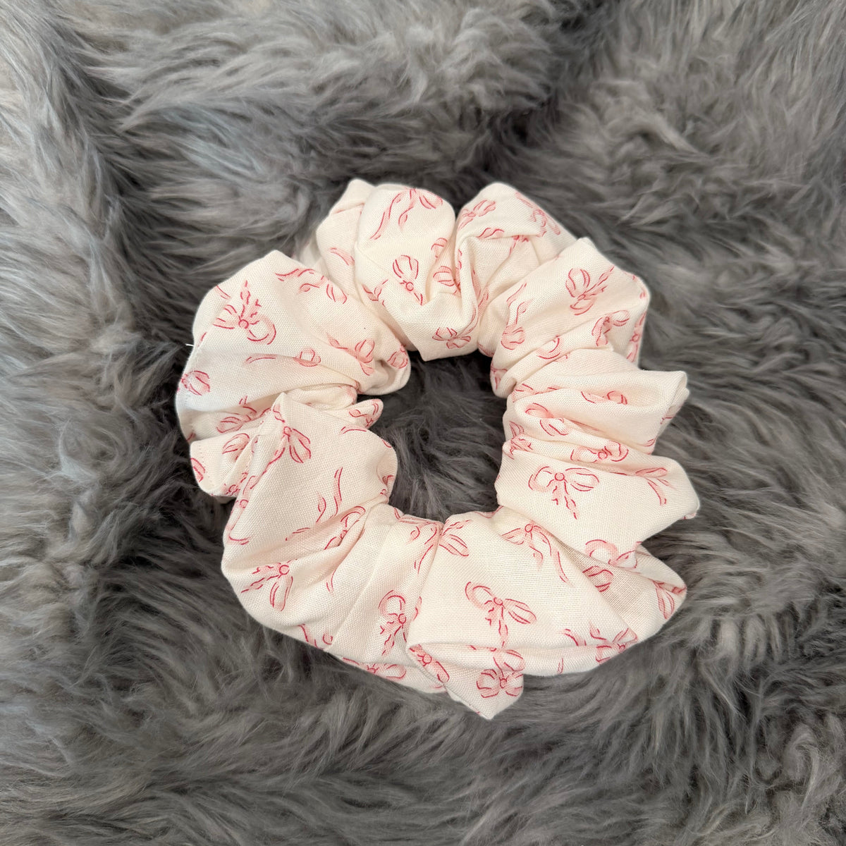 Coqueta Pink Bow - Scrunchie Large